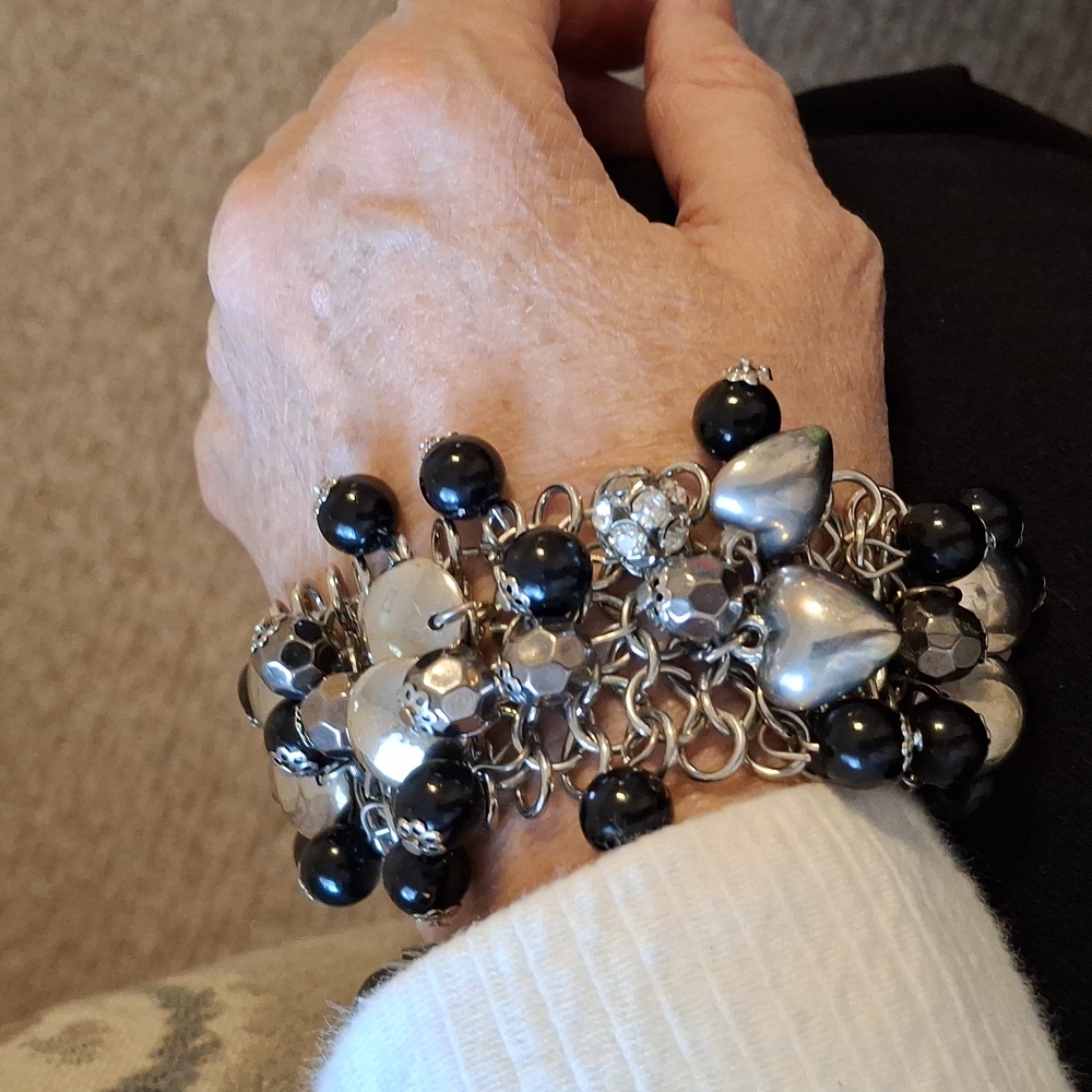 Heart and Silvertone Beaded Fashion Bracelet Chainmale backing